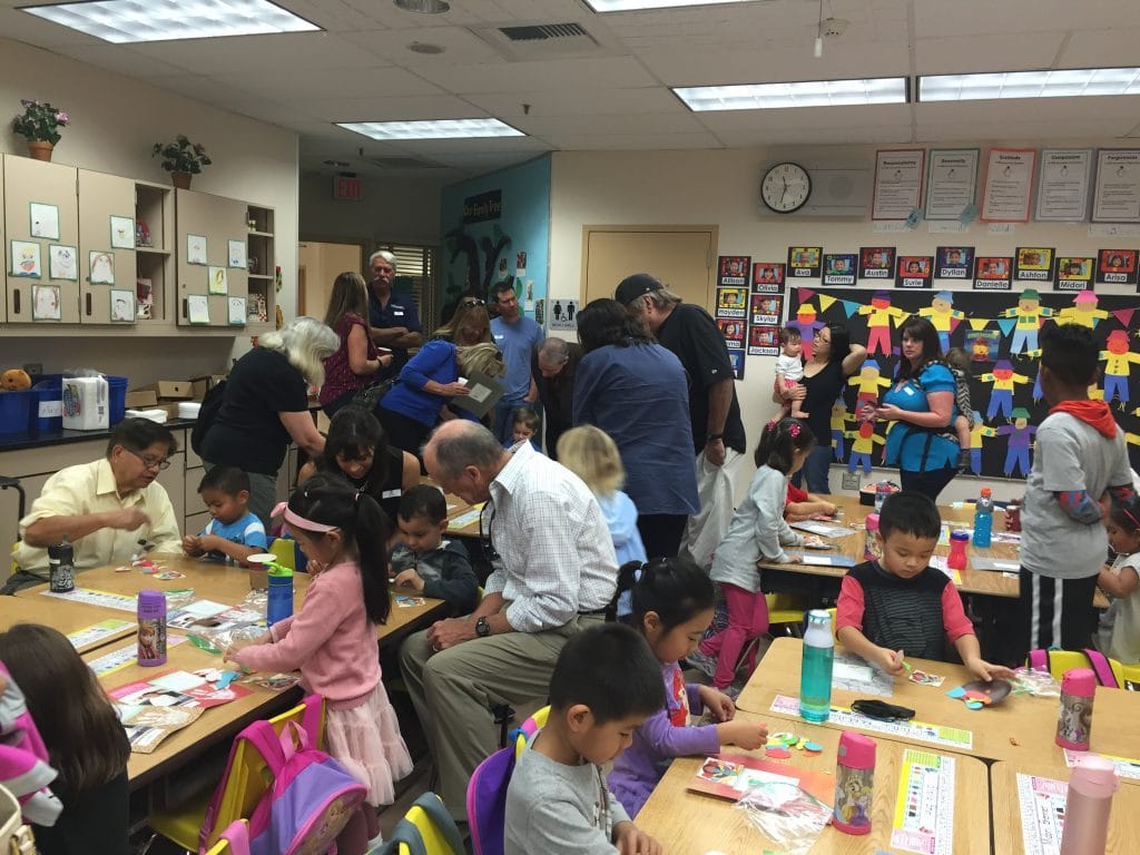 The room full of family to make our Turkey Thanksgiving craft!